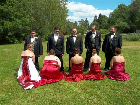 18 Awkward Bridesmaids Photos That Literally Made Us LOL