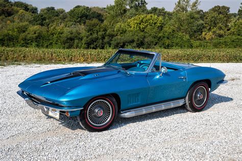 1967 Corvette Convertible -- Plastic Model Car Kit -- 1/25 Scale -- #854087 pictures by joealler10