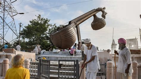 UP CM Yogi Adityanath inaugurates Lata Mangeshkar Chowk in Ayodhya ...