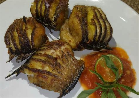 Resep Ikan gabus goreng sederhana + sambal terasi mentah oleh Alifah Fatchurrochim - Cookpad