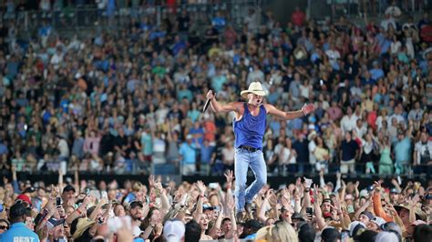 Kenny Chesney, Dan + Shay, more bring stadium-size joy to Milwaukee