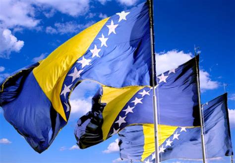 Šta simbolizira nova, a šta stara zastava Bosne i Hercegovine? - Istinomjer