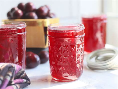 Four Ingredient Homemade Muscadine Jelly Recipe with Pectin