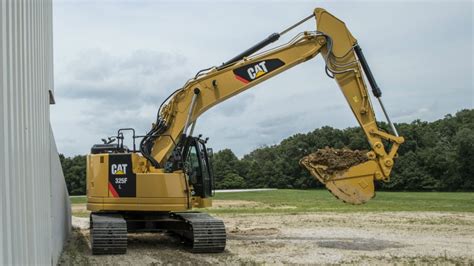 Cat 325F hydraulic excavator is designed for close-quarters work