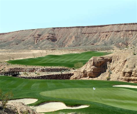 Red alert: Color us impressed with these scenic golf courses in ...