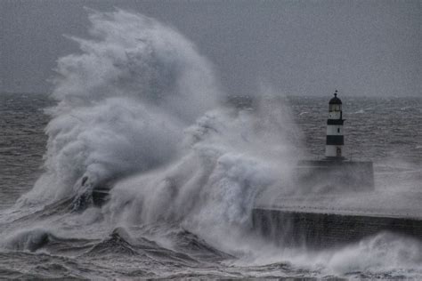 Strong winds bring dramatic scenes to the east coast | ITV News Tyne Tees