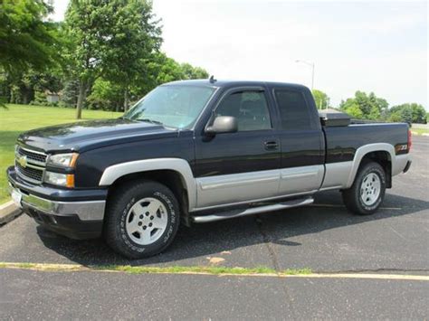 Purchase used '07 Chevy Silverado 4x4 Extended Cab - Z71 in Morton ...