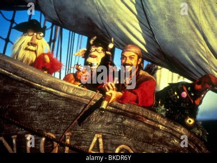 MUPPET TREASURE ISLAND (1996) TIM CURRY, KERMIT THE FROG, MISS PIGGY MTI 020 Stock Photo - Alamy