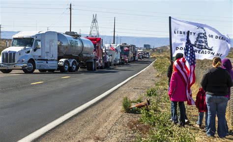 PHOTOS: Trucker convoy protesting COVID mandates continues east ...