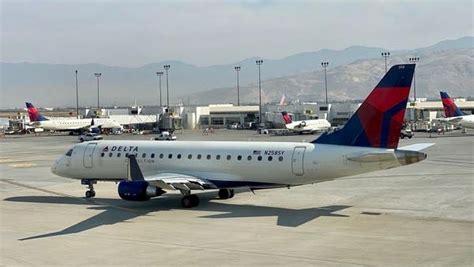 US Delta flight diverted after man threatens to ‘take plane down’