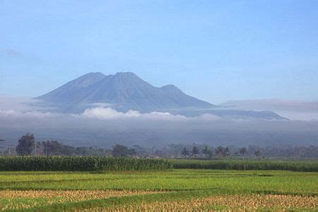 Nature World: Gunung Kawi (Mount Kawi)