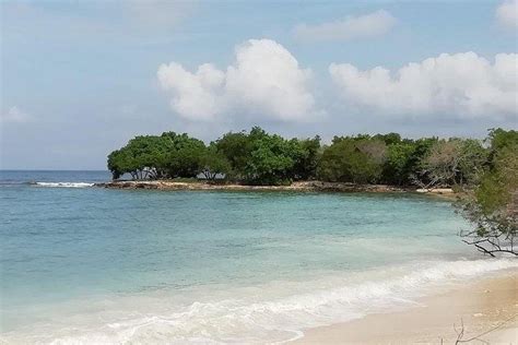 2024 (Cartagena) Snorkeling on beaches of crystal clear waters of Baru.