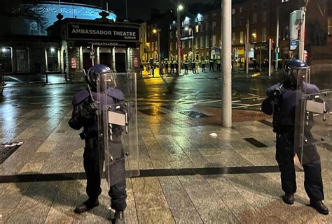 Violent riots erupt in Dublin after stabbing that injured 3 children ...