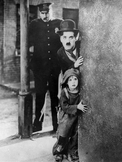 O garoto | Charlie chaplin movies, Movie stars, Kids movie poster