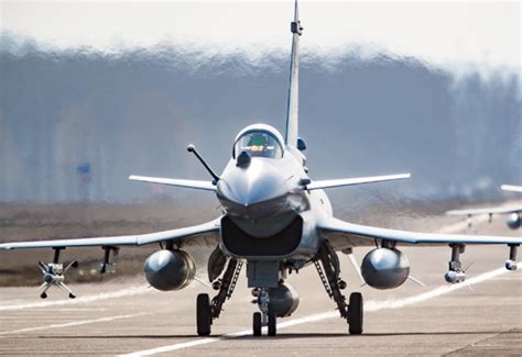 Chengdu (AVIC) J-10 (Vigorous Dragon): Photos, History, Specification