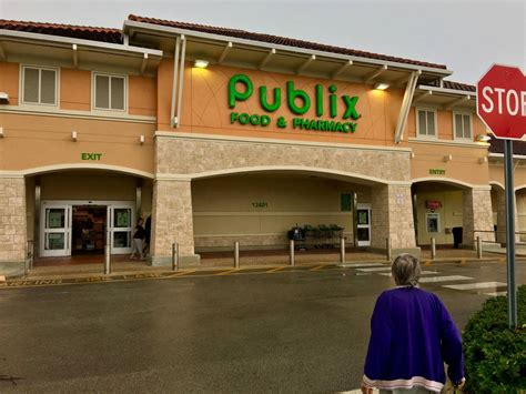 Publix customers can sip wine in some stores. Will Miami get that shopping pleasure?