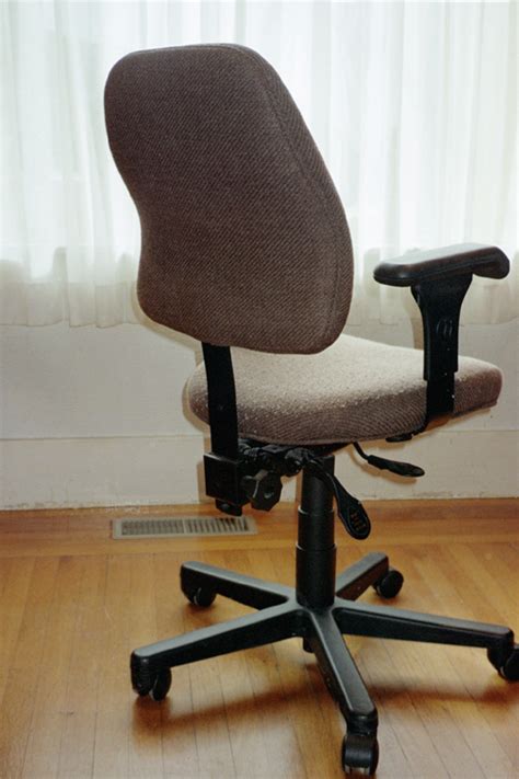 Swivel chair - Wikipedia