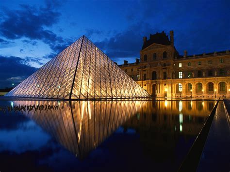 World Visits: Louvre Museum Central Landmark Of France and Paris