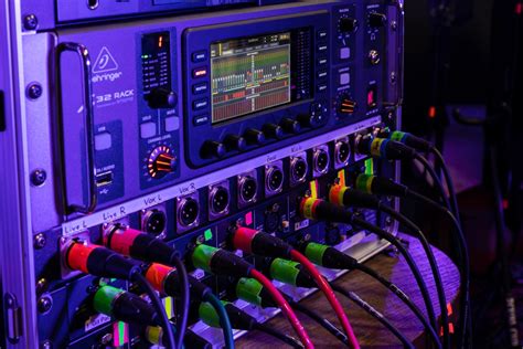 Ein komplettes Live Setup: Rack, X32, Routing, Instrumente, Licht und vieles mehr | Musiker-Board