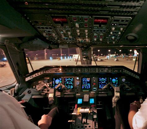 Cockpit of ERJ-145 | View on the night apron of Munich Airpo… | Flickr