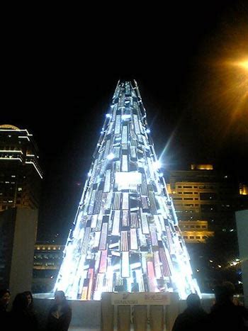 9 Splendid Christmas Trees Around World - Design Swan