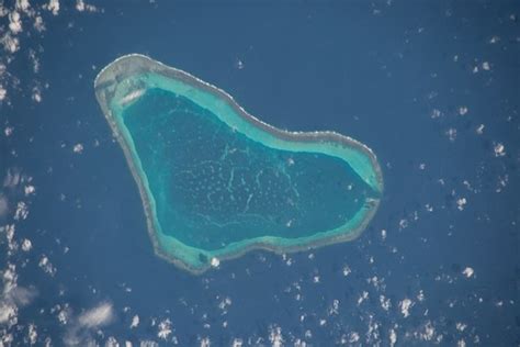 China and the Philippines' tense stand-off over Scarborough Shoal ...