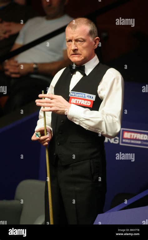 STEVE DAVIS WORLD SNOOKER CHAMPIONSHIP THE CRUCIBLE SHEFFIELD ENGLAND Stock Photo: 29268187 - Alamy