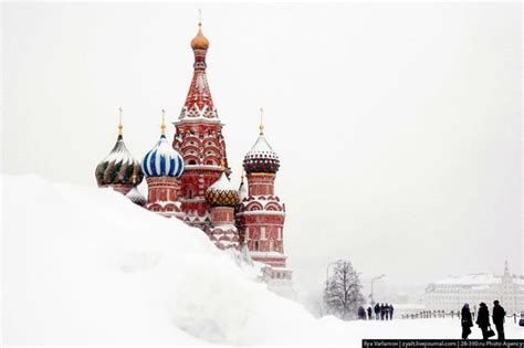 Moscow city hit by the heaviest snowfall in the history photos · Russia ...