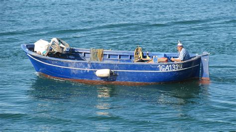 Italian fisherman near Gaeta | Gaeta, Cool photos, Boat