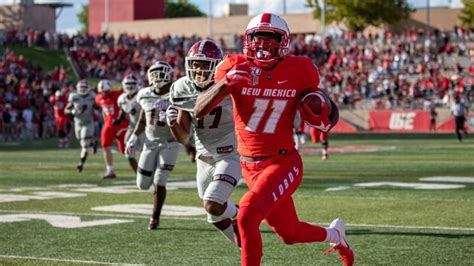 Lobos football player |UNM Newsroom