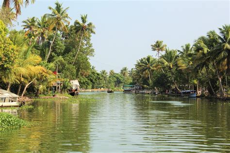 Experience The Amazing Colours Of Kerala Backwater In Houseboat