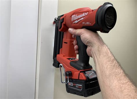 Milwaukee M18 2746-20 Cordless Brad Nailer Review