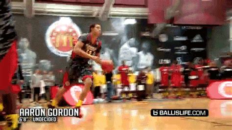 12 GIFs From The Best High School Dunk Contest Ever Mike Bibby, Mcdonald's All American, Jason ...