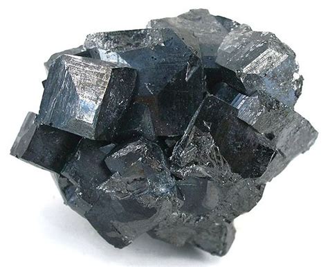 Magnetite | Mineral Physical - Optical Properties, Occurrence, Uses ...