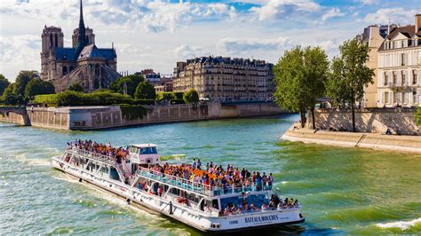 Bateaux-Mouches Sightseeing Cruise on the Seine River