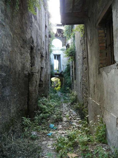 Abandoned towns in Southern Italy - Imgur | Abandoned town, Old abandoned buildings, Abandoned ...