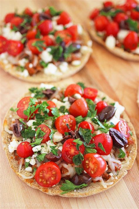 Greek Pita Pizzas – The Comfort of Cooking