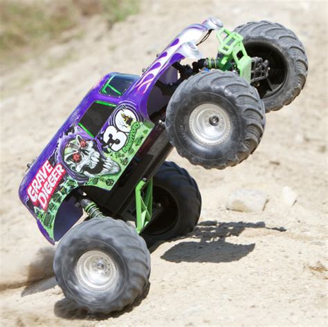 Traxxas 30th Anniversary Grave Digger - Video - RC Car Action