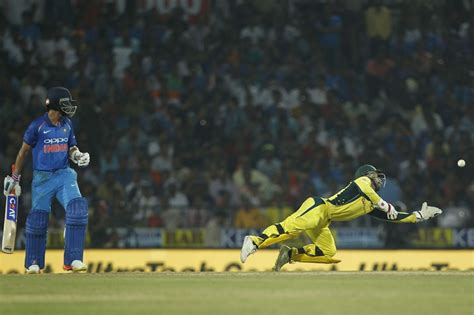 Matthew Wade attempts a catch | ESPNcricinfo.com