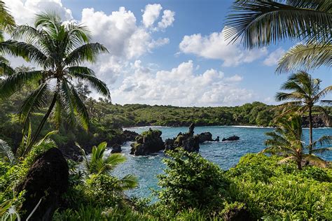 Black Sand Beach on Maui - Waianapanapa State Park Guide