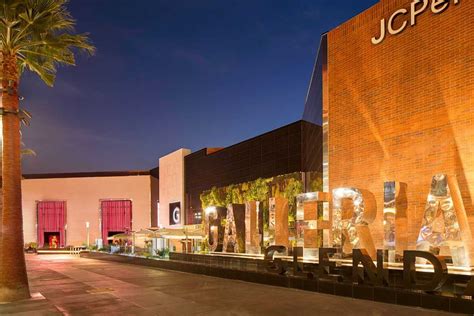 12 Best Malls in Los Angeles: Places For Your Next Shopping Spree