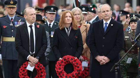 Remembrance Sunday commemorations take place across NI - BBC News