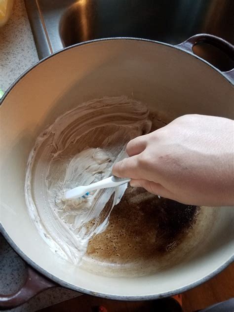 A Simple and Effective Way to Clean Burnt Le Creuset Dutch Oven