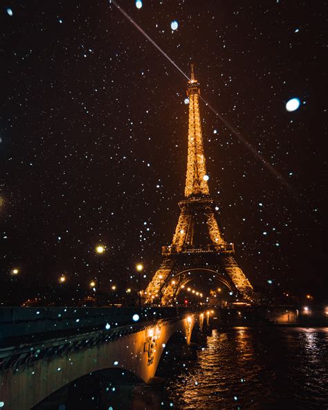 Cool shot of the Eiffel Tower under heavy snow at night : r/pics