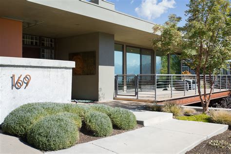 15 Fantastic Mid-Century Modern Porch Designs You'll Adore