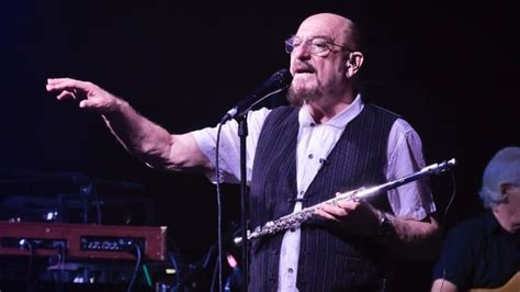 10 Best Jethro Tull Songs of All Time - Singersroom.com