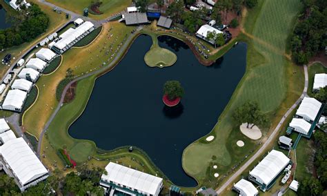 TPC Sawgrass: Walk to 17th horrifying for some, but others soak it in