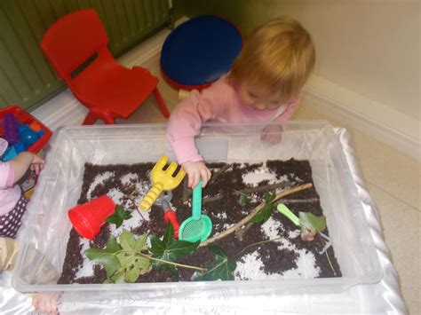 Sensory exploration – Little Cherubs Nature Kindergarten