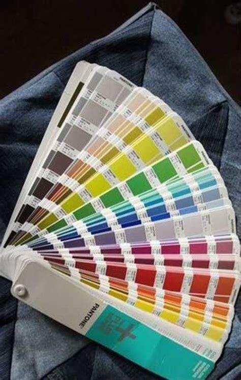 Веер Pantone Color Bridge Coated The Plus Series | Festima.Ru - Мониторинг объявлений