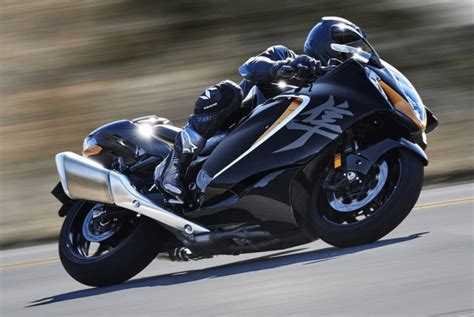 Suzuki unveils the 2022 Hayabusa and the performance upgrades it comes ...